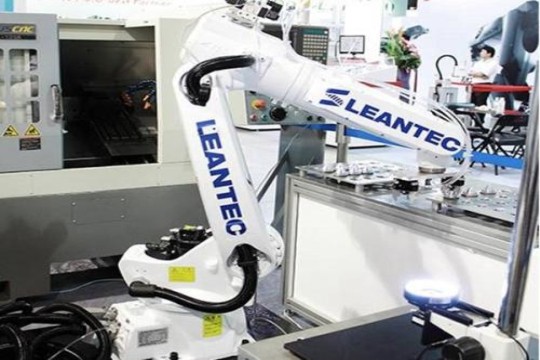 塑造完美:软星科技五轴机床助力大型注塑模具精度突破